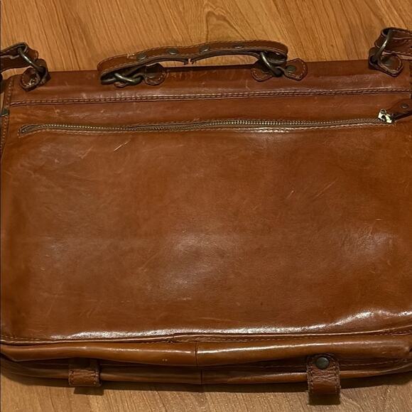 I Medici Italian Leather Messenger Bag with Adjustable Strap - Picture 7 of 14